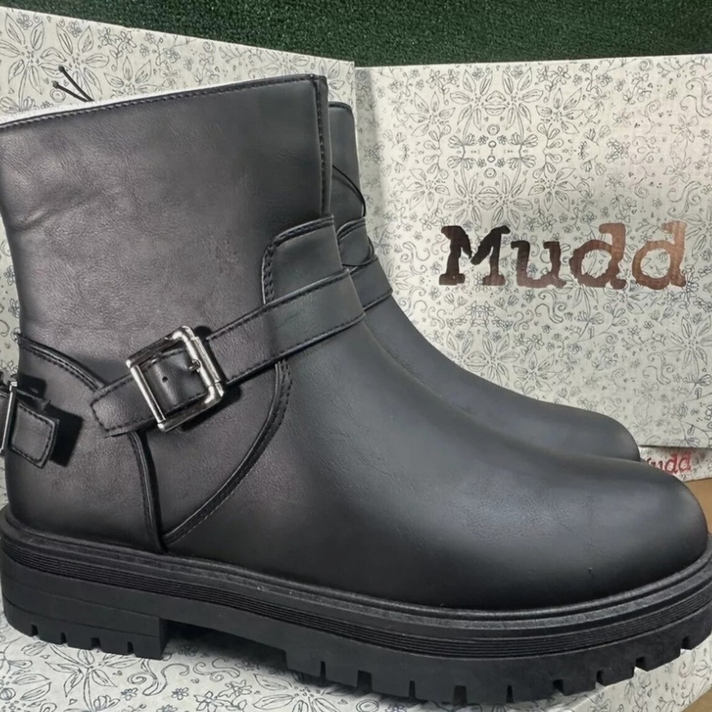 π² Mudd Ankle Black Burbank Boots with Buckle Detailβ’Size 8.5